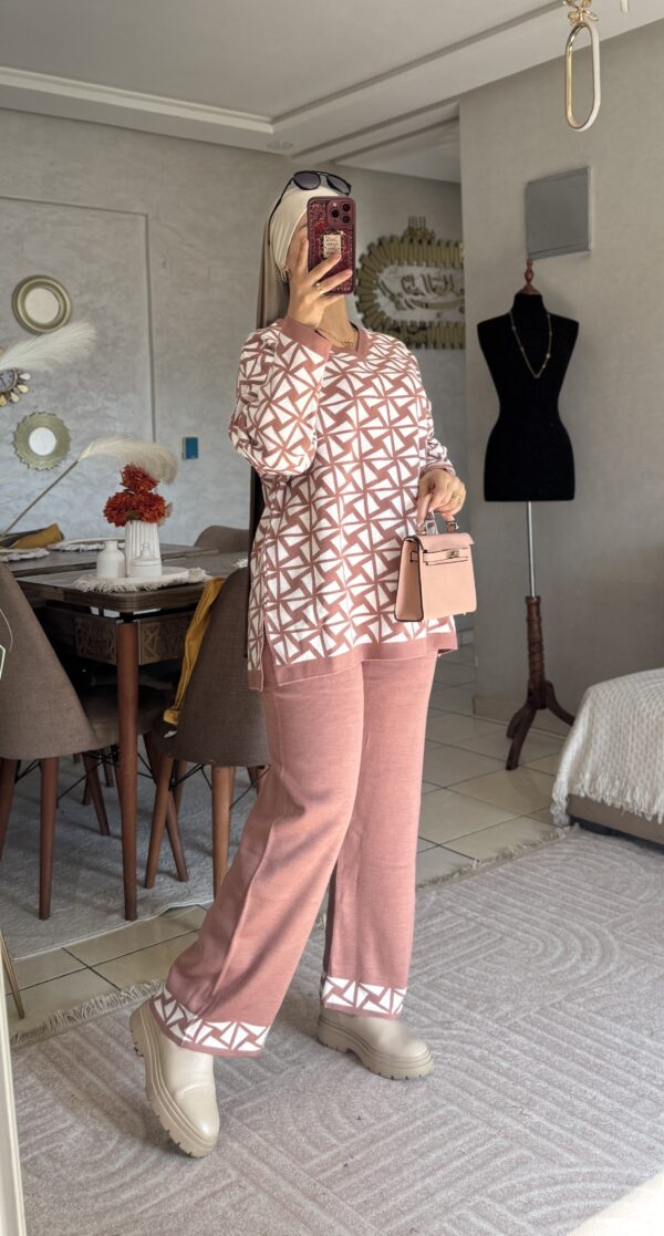 طقم ليان الشتوي الفاخر بنقشة هندسية – صوف ناعم ومريح