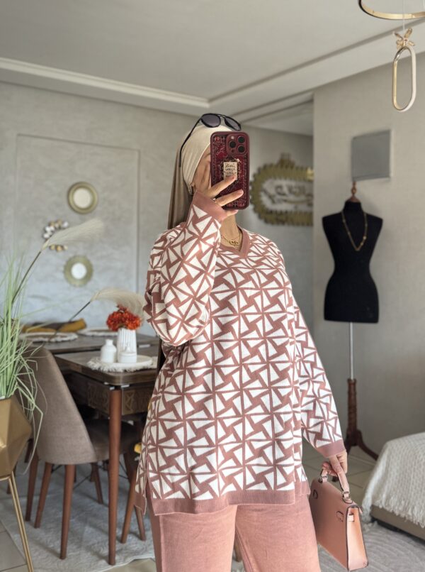 طقم ليان الشتوي الفاخر بنقشة هندسية – صوف ناعم ومريح