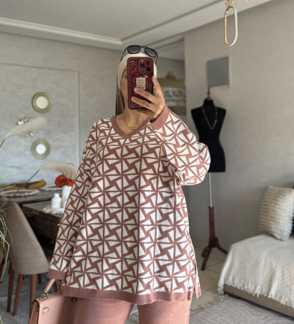 طقم ليان الشتوي الفاخر بنقشة هندسية – صوف ناعم ومريح