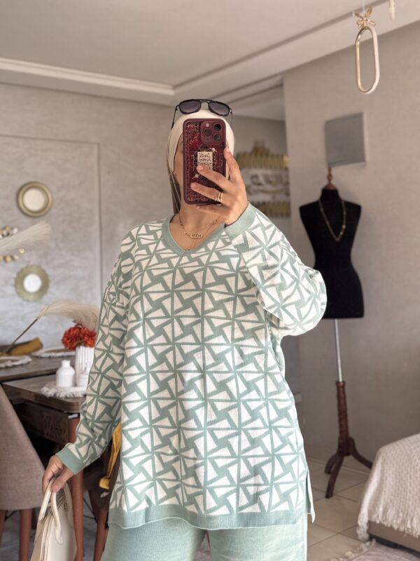 طقم ليان الشتوي الفاخر بنقشة هندسية – صوف ناعم ومريح