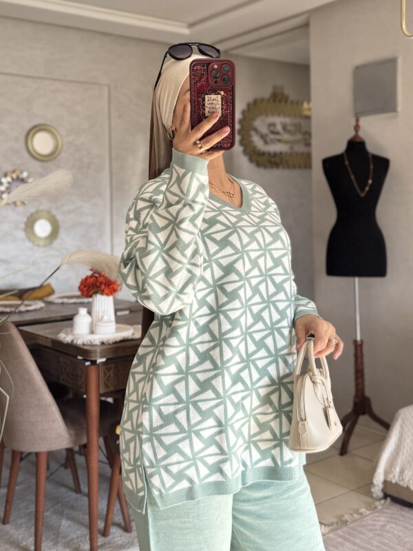 طقم ليان الشتوي الفاخر بنقشة هندسية – صوف ناعم ومريح